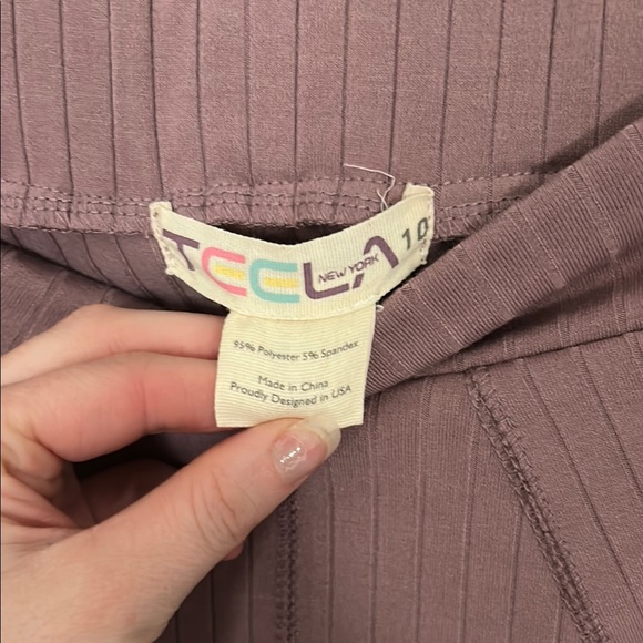 Elegant Pink Women's Skirt - Picture 2 of 2